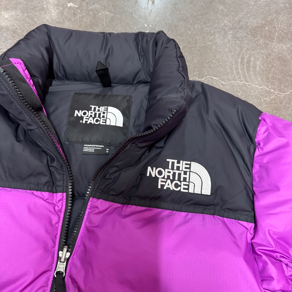 WOMEN'S THE NORTH FACE 1996 RETRO NUPTSE JACKET - Picture 2 of 5